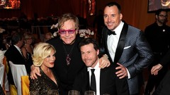 Tori Spelling, Elton John, Dean McDermott és David Furnish