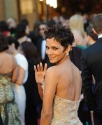 Halle Berry indul haza